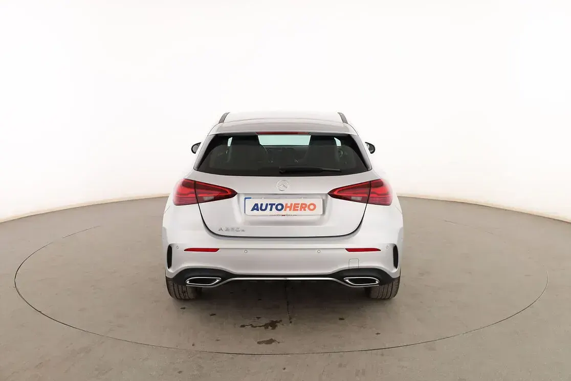 Usado Mercedes A250 AMG line 218 CV (160 kW) 2023 Plata Berlina