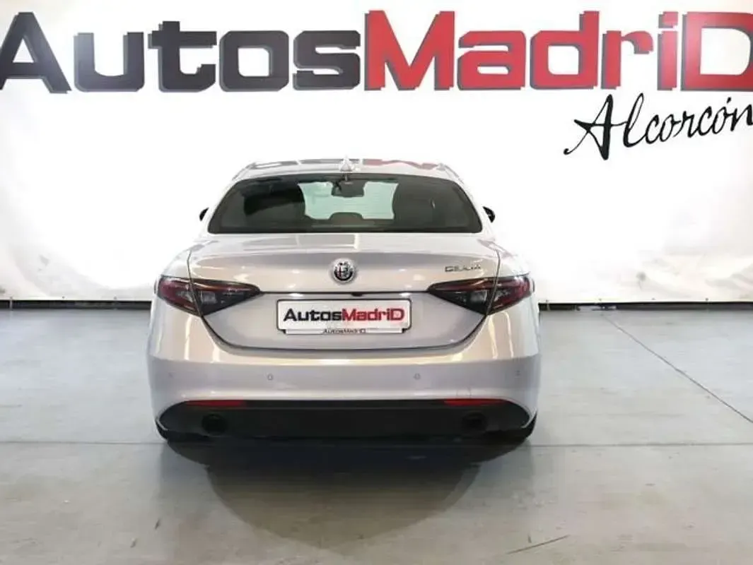Usado Alfa Romeo Giulia Sprint 162 CV (119 kW) 2023 Gris Berlina