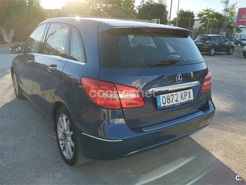 Usado Mercedes B180 109 CV (80 kW) 2013 Azul Monovolumen