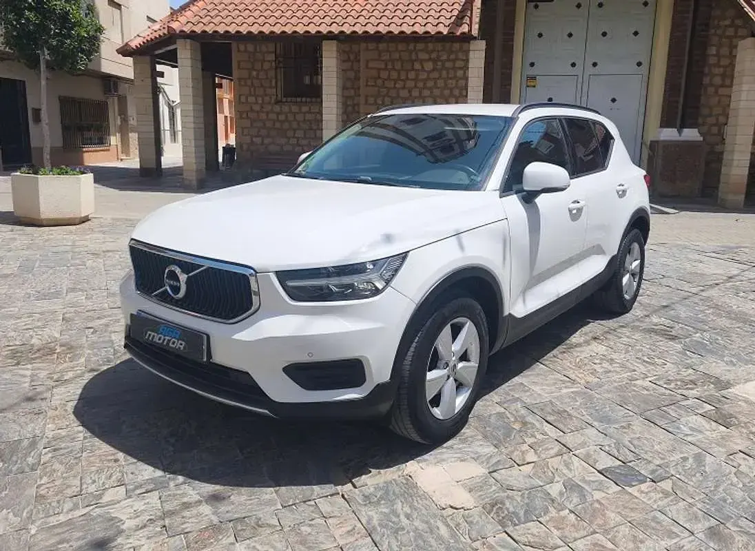 Usado Volvo XC40 Momentum 150 CV (110 kW) 2020 Blanco SUV
