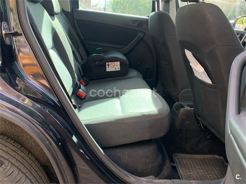 Usado Skoda Yeti Active 105 CV (77 kW) 2010 Negro SUV