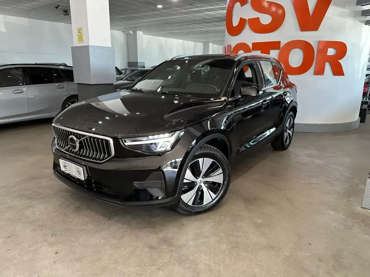 Usado Volvo XC40 Core 211 CV (155 kW) 2022 Negro SUV