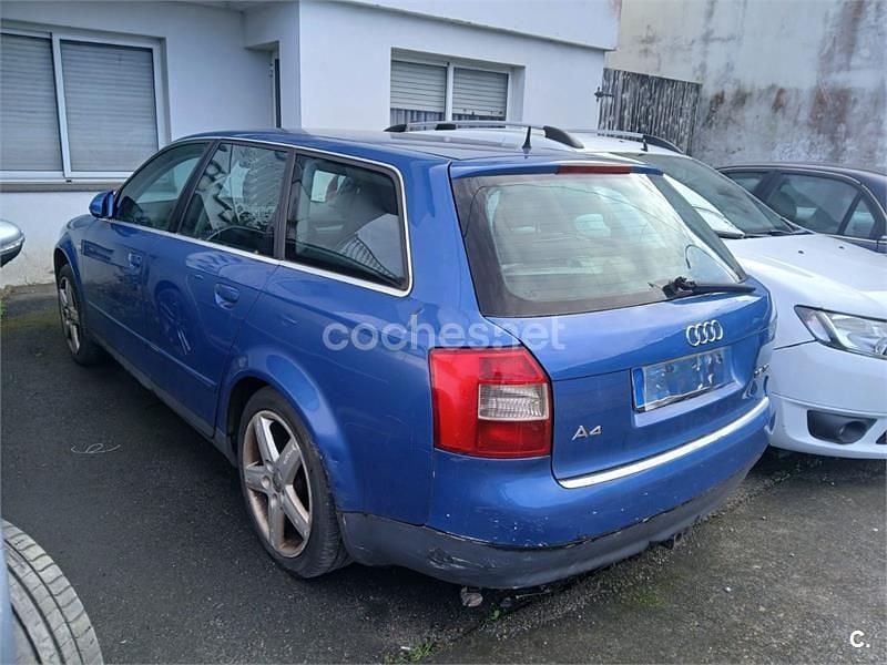 Usado Audi A4 115 CV (84 kW) 2002 Azul Familiar