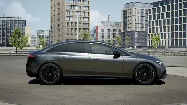 Nuevo Mercedes EQE350 AMG 234 kW (319 CV) 2026 Azul Berlina