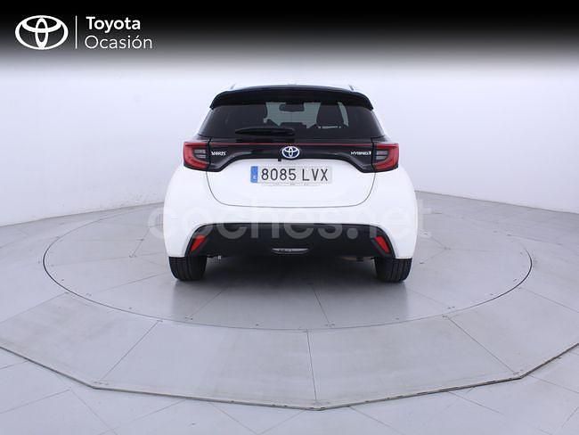 Usado Toyota Yaris Hybrid Style 116 CV (85 kW) 2022 Blanco Berlina