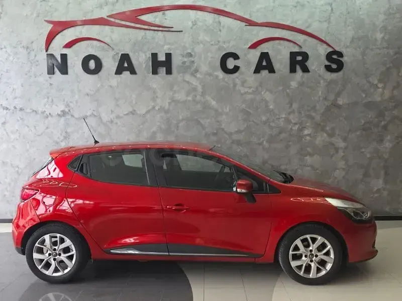 Usado Renault Clio IV Business 90 CV (66 kW) 2015 Granate Berlina