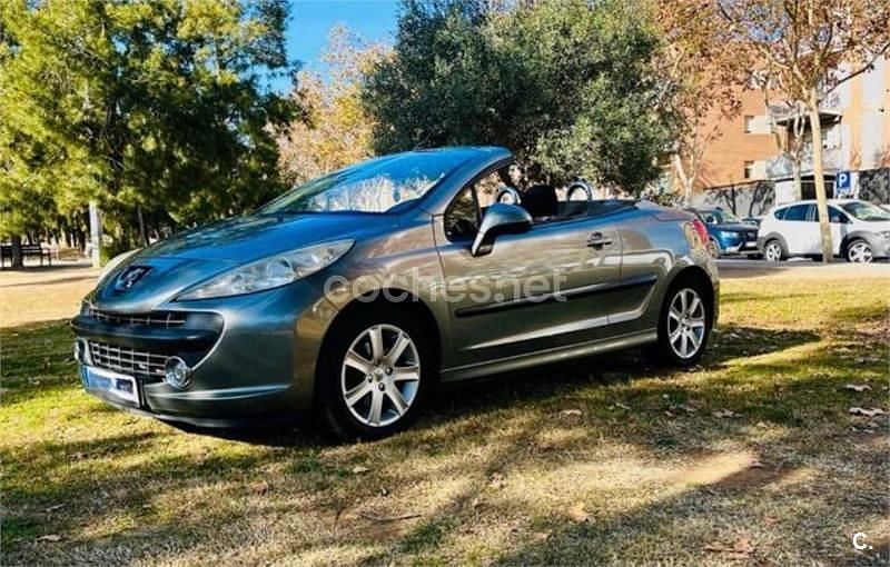 Usado Peugeot 207 CC 120 CV (88 kW) 2008 Gris / plata Descapotable