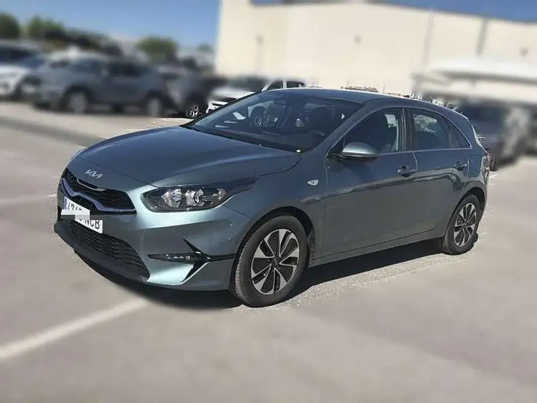 Usado Kia Ceed 101 CV (74 kW) 2025 Gris Utilitario