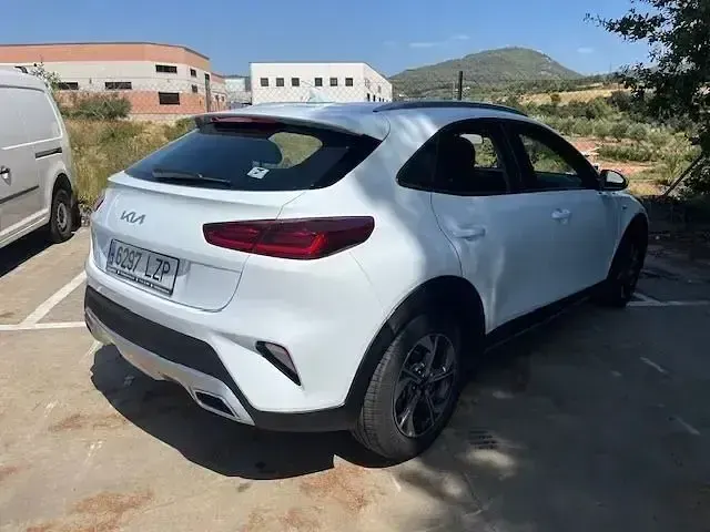 Usado Kia XCeed 120 CV (88 kW) 2022 Blanco SUV