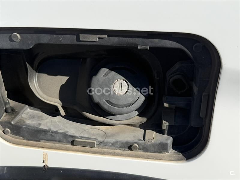 Usado Peugeot Rifter Allure 110 CV (80 kW) 2019 Blanco Monovolumen