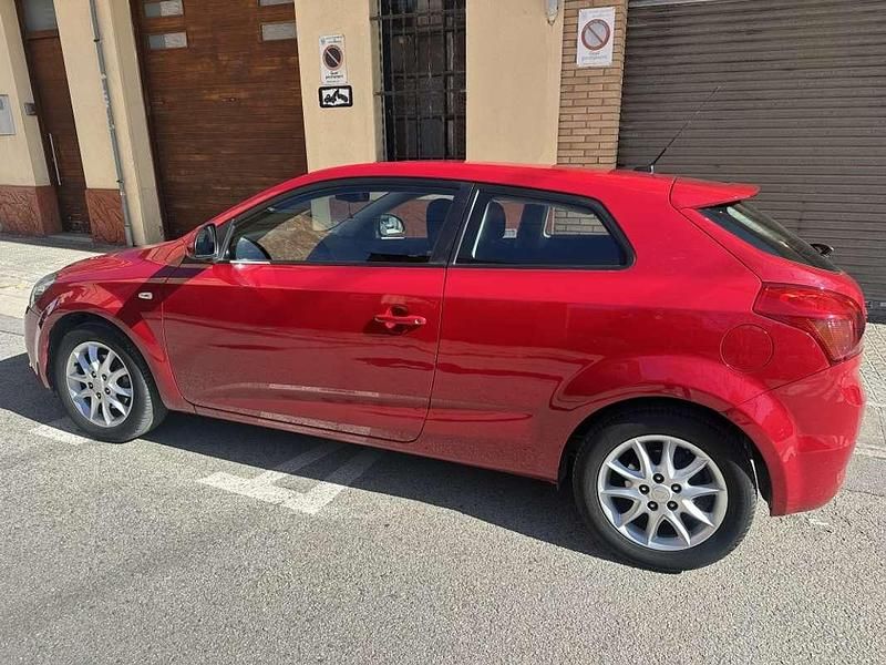 Usado Kia ProCeed Active 116 CV (85 kW) 2009 Burdeos Utilitario