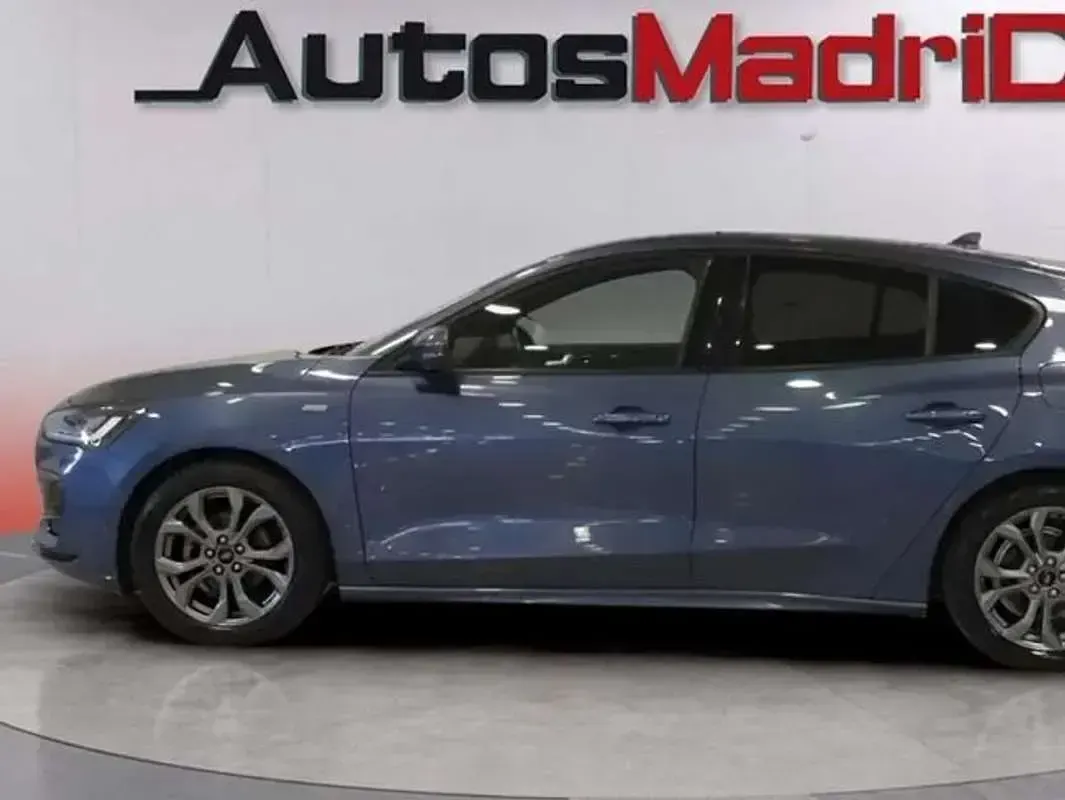 Używany Ford Focus ST-Line 126 KM (92 kW) 2022 Niebieski Sedan/Limuzyna