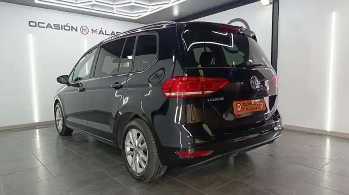Usado VW Touran Advance 116 CV (85 kW) 2018 Negro Monovolumen