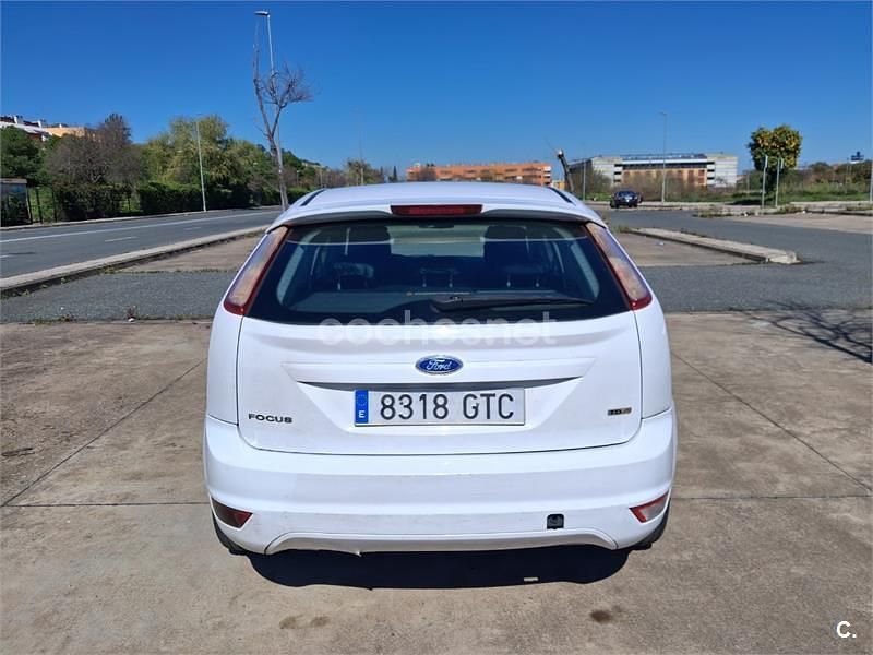 Usado Ford Focus Titanium 109 CV (80 kW) 2010 Blanco Berlina
