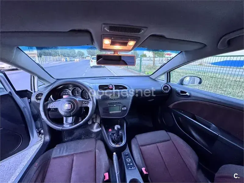 Usado Seat Leon Sport 140 CV (102 kW) 2007 Gris / plata Utilitario