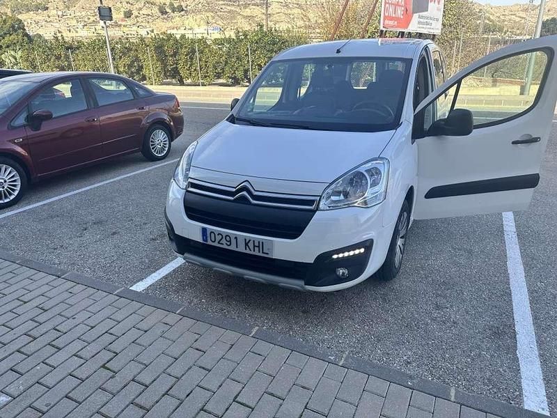 Usado Citroën Berlingo Feel 102 CV (75 kW) 2018 Blanco Monovolumen