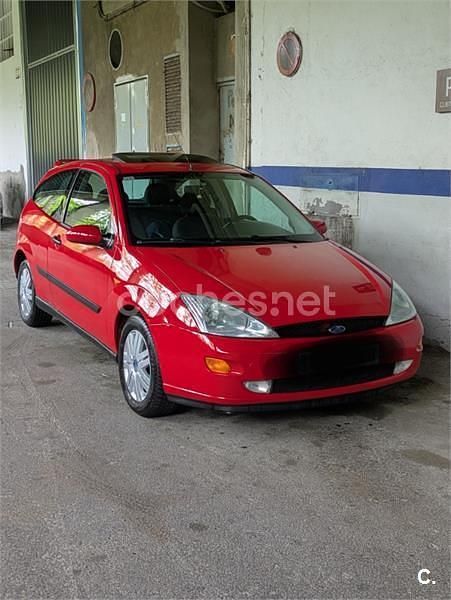 Rojo Usado 2001 Ford Focus Trend Berlina | 2500 € (Caro) - Imagen 1/3