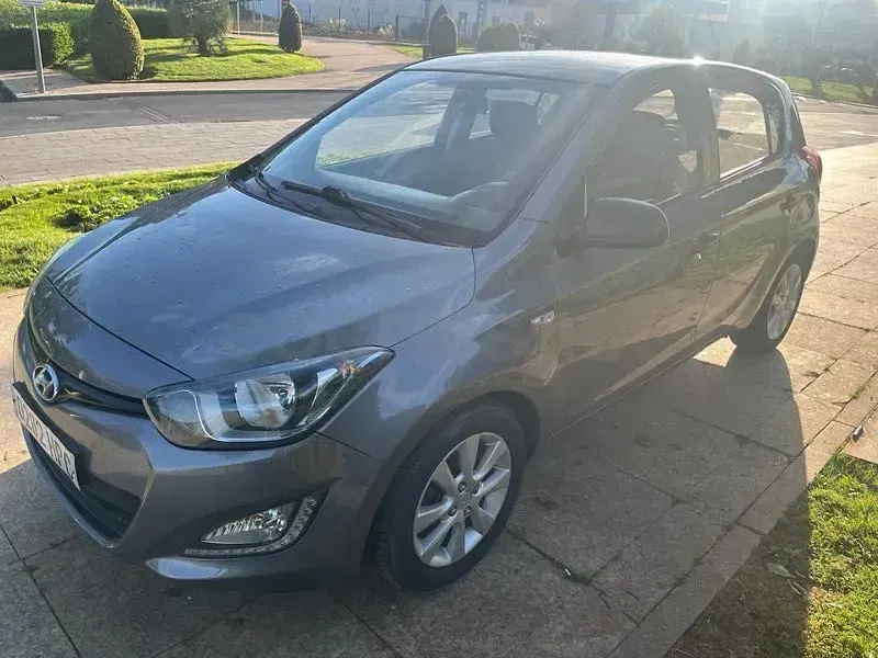 Usado Hyundai i20 90 CV (66 kW) 2013 Beige Utilitario