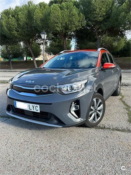 Gris / plata Usado 2022 Kia Stonic Plus SUV | 14.250 € (Precio justo) - Imagen 1/4