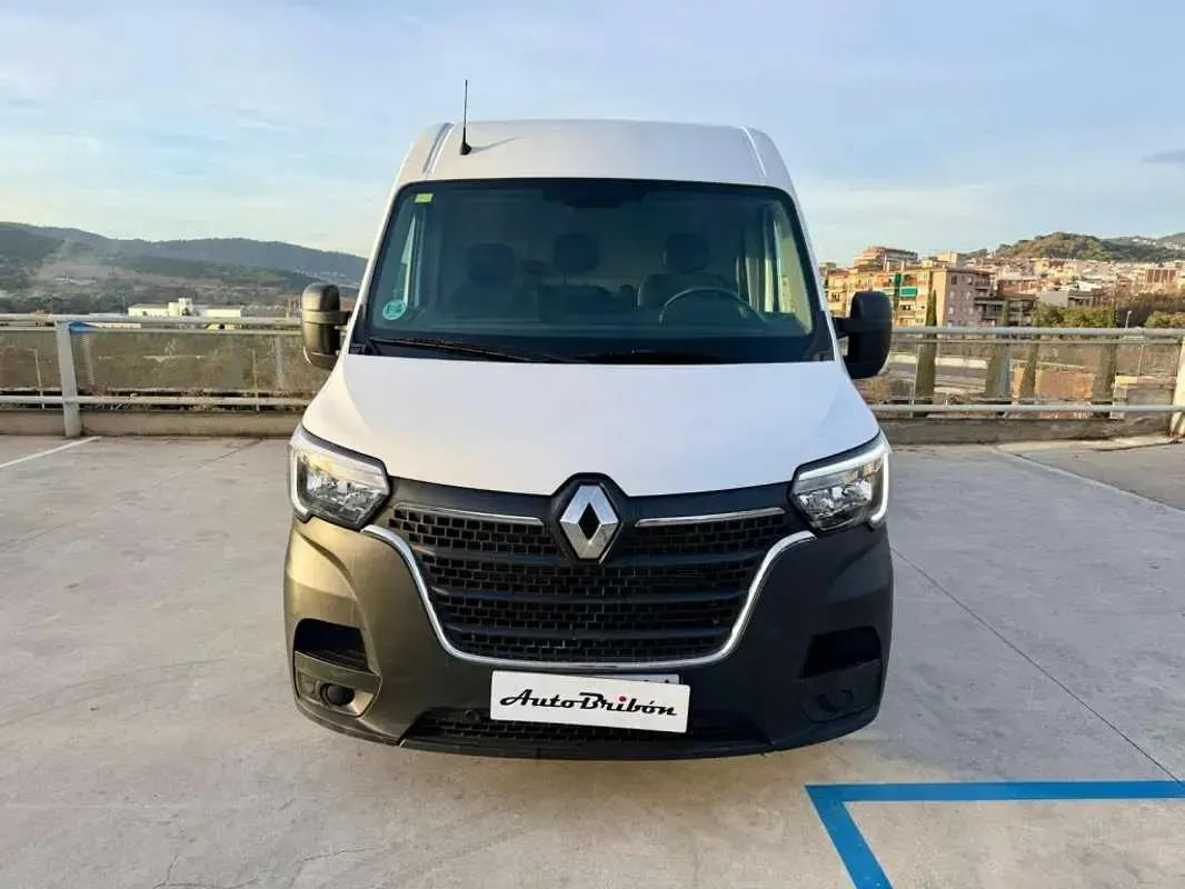 Usado Renault Master 135 CV (99 kW) 2022 Blanco Monovolumen