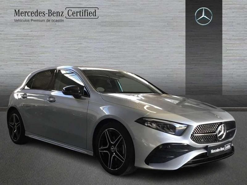 Usado Mercedes A200 Advanced 150 CV (110 kW) 2025 Plateado Utilitario
