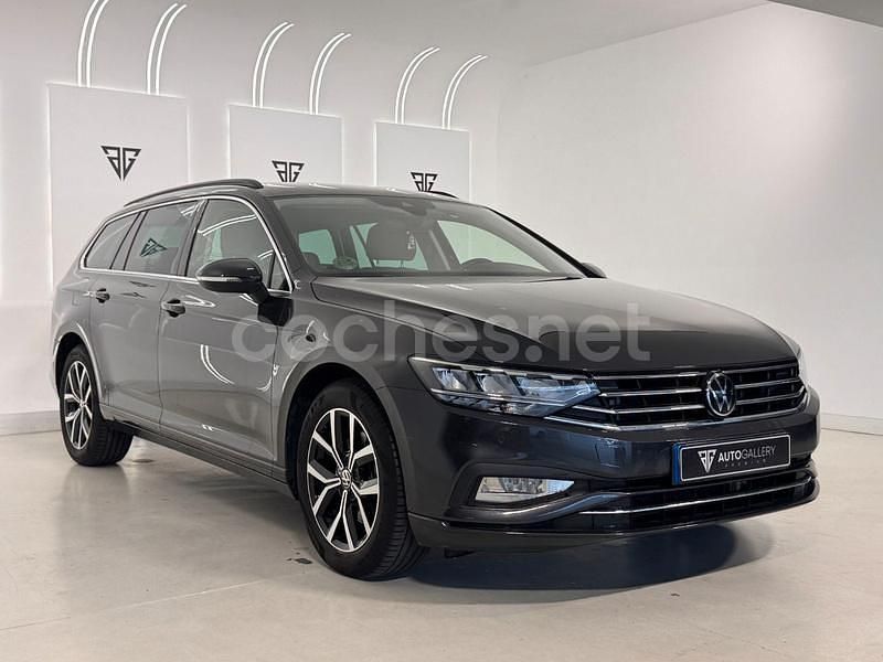 Usado VW Passat Executive 150 CV (110 kW) 2024 Gris / plata Familiar