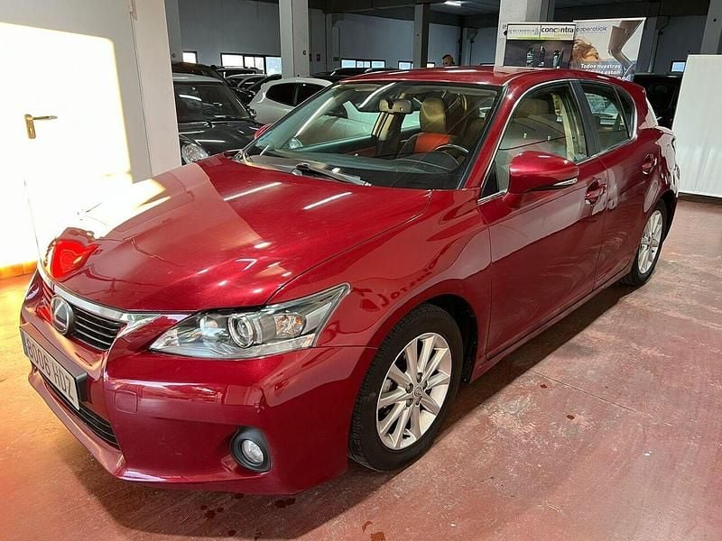 Usado Lexus CT200h 136 CV (100 kW) 2011 Granate Berlina