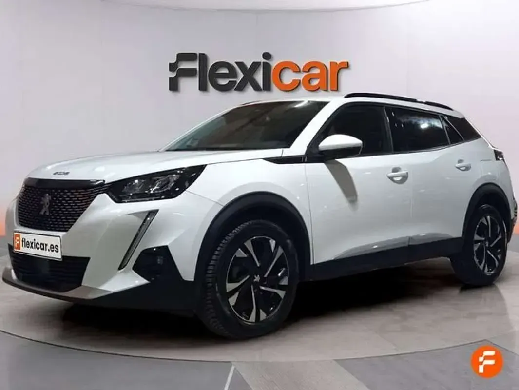 Usado Peugeot 2008 Active 110 CV (80 kW) 2021 Blanco SUV