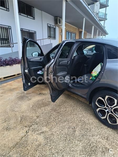 Usado Renault Arkana Intens 145 CV (106 kW) 2022 Gris / plata SUV