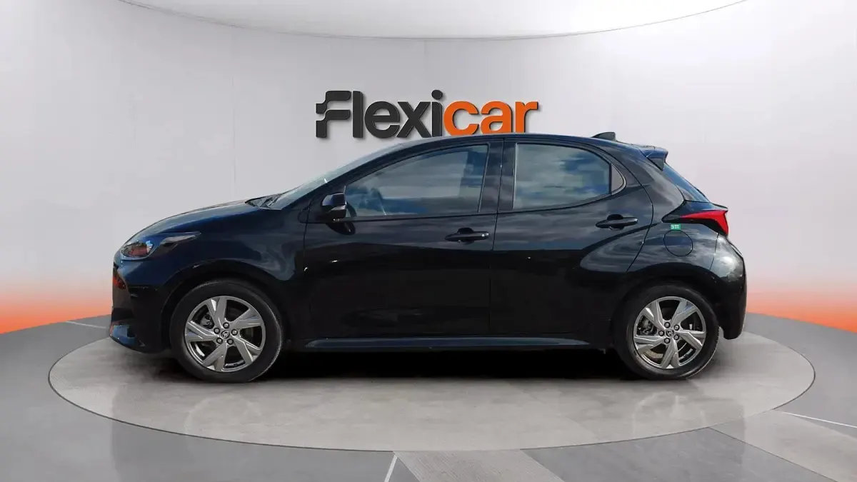 Usado Toyota Yaris Hybrid Active 116 CV (85 kW) 2025 Negro Berlina