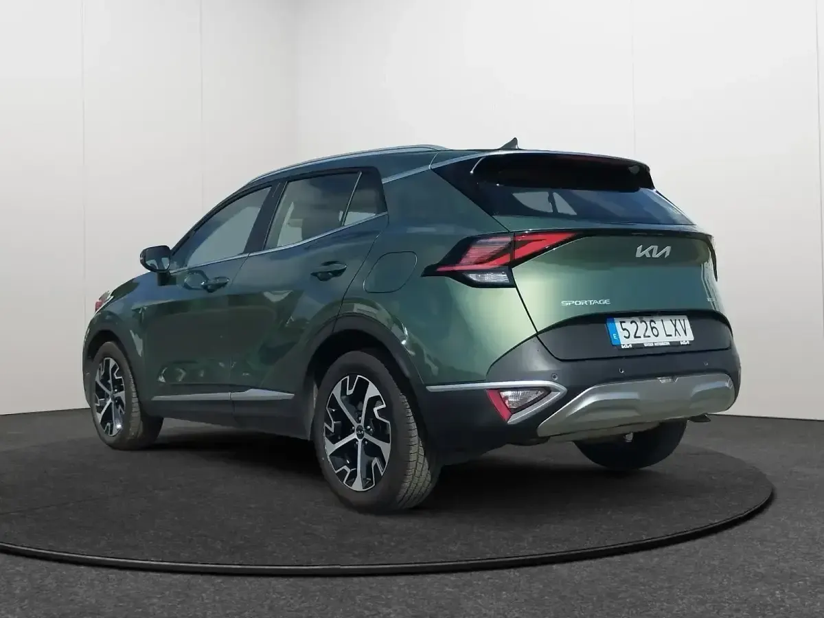 Usado Kia Sportage 230 CV (169 kW) 2022 Verde SUV