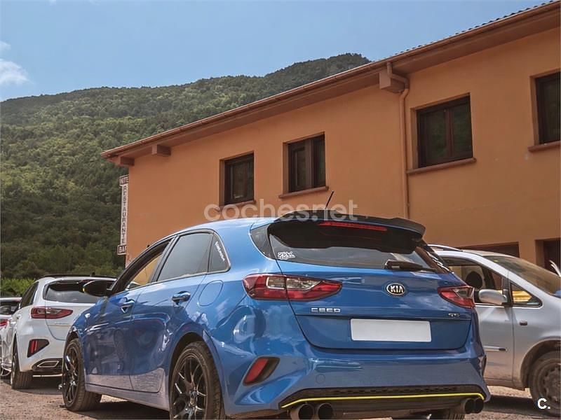 Usado Kia Ceed 100 CV (73 kW) 2019 Azul Utilitario