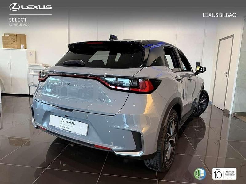 Usado Lexus LBX 136 CV (100 kW) 2025 Gris SUV