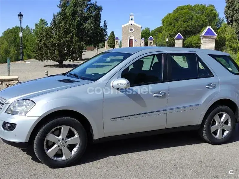 Usado Mercedes ML420 306 CV (225 kW) 2007 Gris / plata SUV