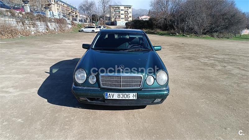 Usado Mercedes E300 Elegance 177 CV (130 kW) 1998 Verde Berlina