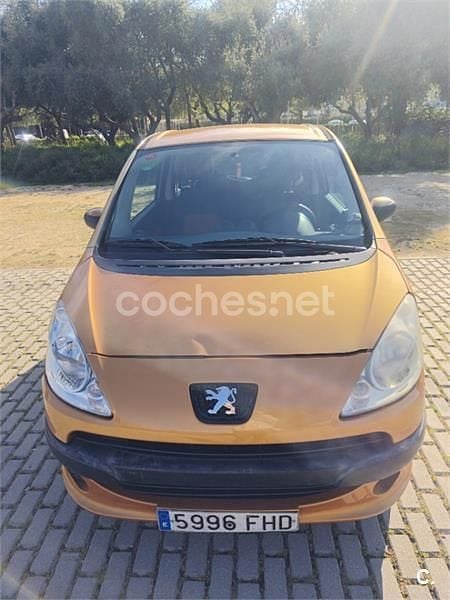Usado Peugeot 1007 75 CV (55 kW) 2006 Naranja Monovolumen