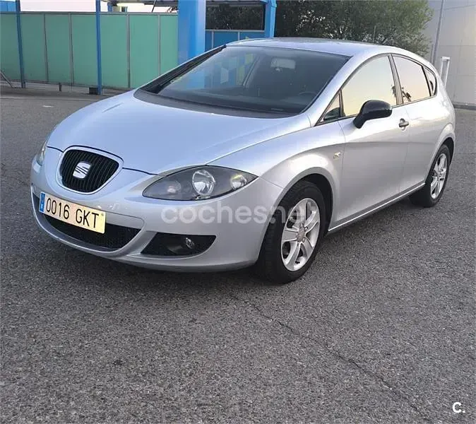 Usado Seat Leon Reference 105 CV (77 kW) 2009 Gris / plata Utilitario