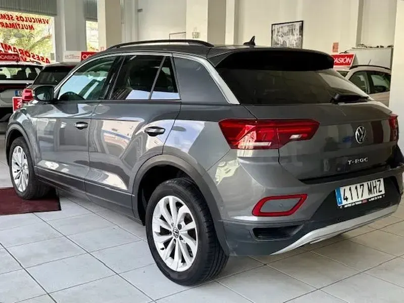 Usado VW T-Roc Life 115 CV (84 kW) 2023 Gris / plata SUV