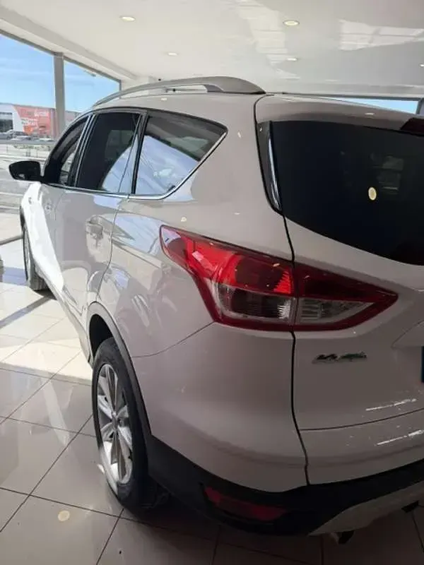 Usado Ford Kuga Trend 120 CV (88 kW) 2014 Blanco SUV