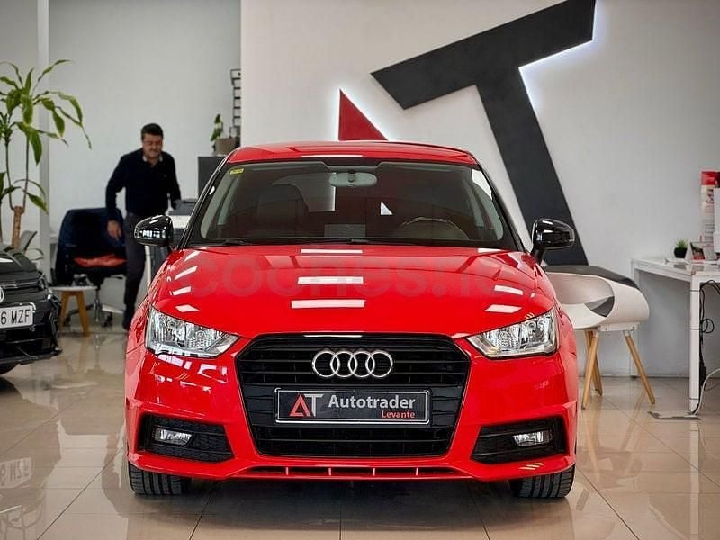 Usado Audi A1 Attraction 90 CV (66 kW) 2015 Rojo Berlina