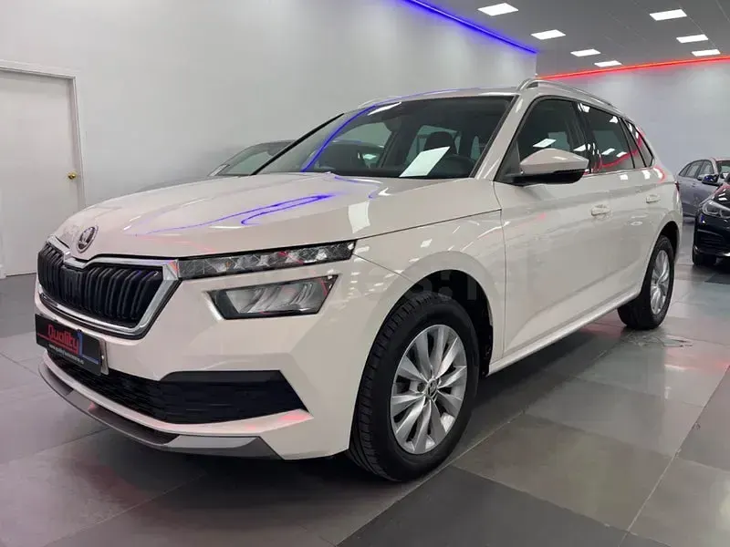 Usado Skoda Kamiq 110 CV (80 kW) 2022 Blanco SUV