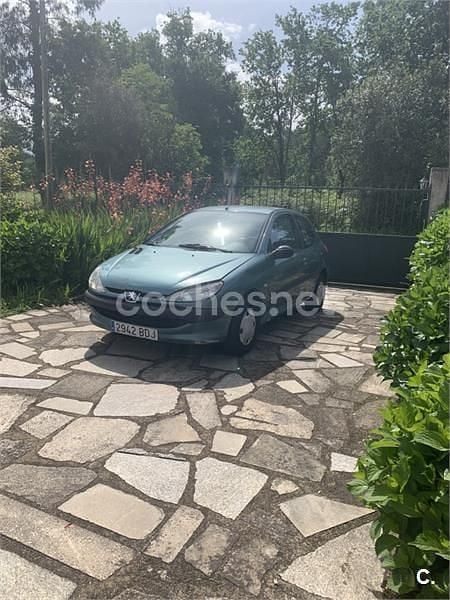Usado Peugeot 206 75 CV (55 kW) 2000 Verde Berlina