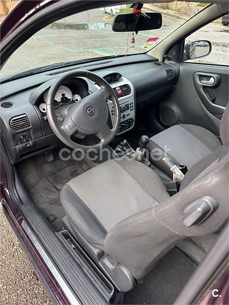 Usado Opel Corsa 80 CV (58 kW) 2005 Granate Berlina