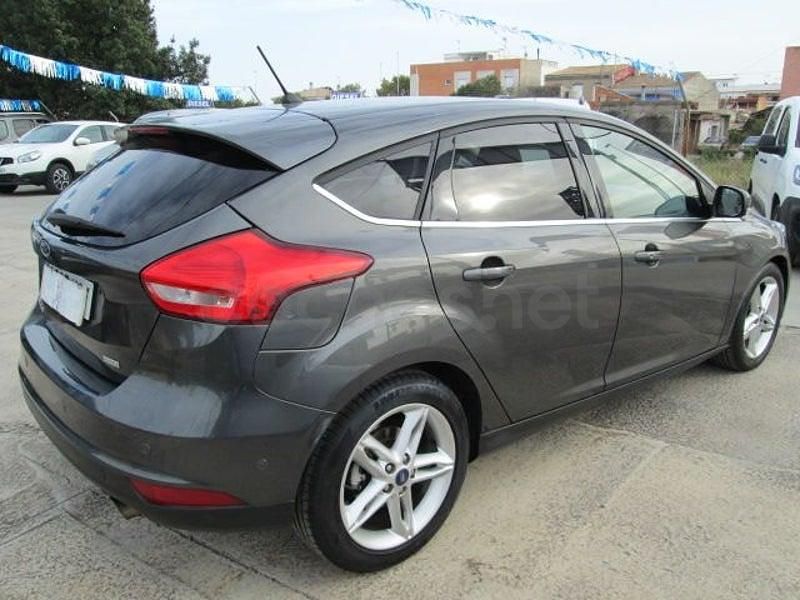 Usado Ford Focus Titanium 150 CV (110 kW) 2018 Gris / plata Berlina