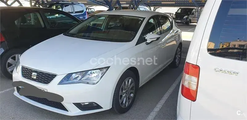 Usado Seat Leon Style 105 CV (77 kW) 2015 Blanco Berlina