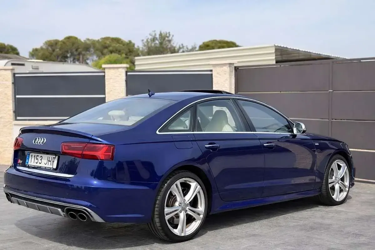 Usado Audi S6 450 CV (330 kW) 2015 Azul Berlina