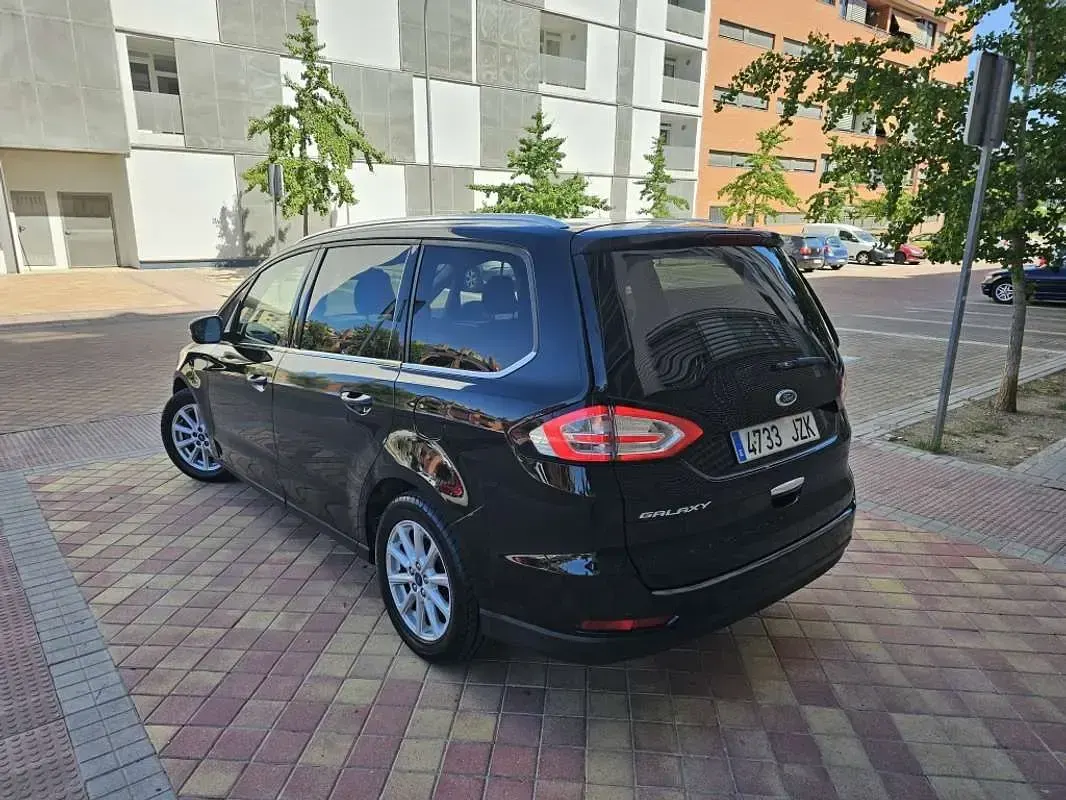 Usado Ford Galaxy Titanium 150 CV (110 kW) 2017 Negro Monovolumen