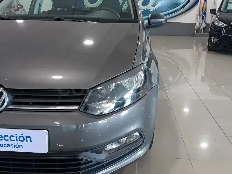 Usado VW Polo Edition 75 CV (55 kW) 2017 Gris / plata Berlina