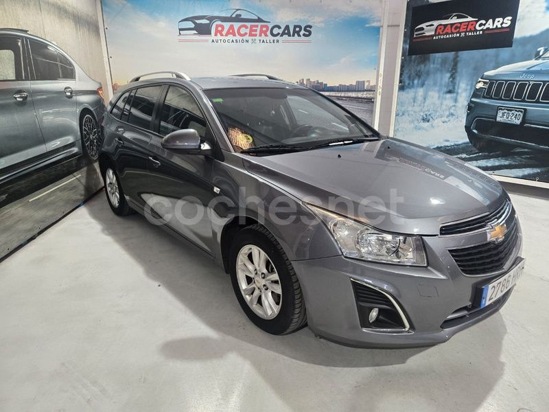 Gris / plata Usado 2013 Chevrolet Cruze LT Familiar | 7995 € (Un poco caro) - Imagen 1/4