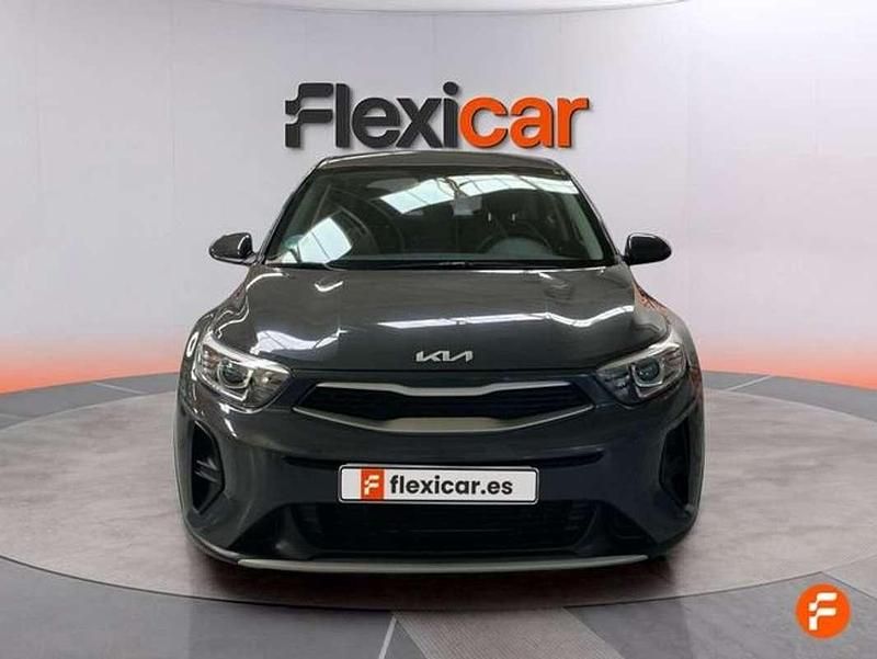 Usado Kia Stonic 84 CV (61 kW) 2022 Gris SUV
